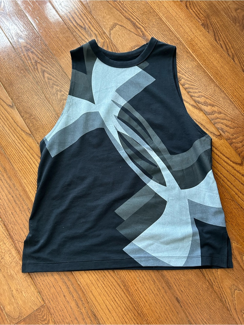 Under Armour XS large arm loose tank top